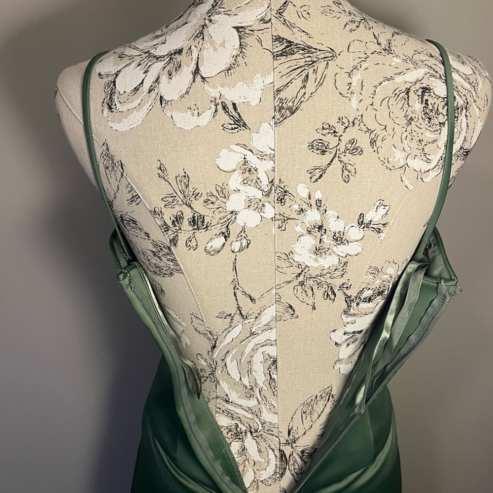 Elegant Green Satin Dress Size 2 - Picture 9 of 14